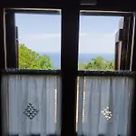 Willa Cozy Blue Stone House With A Great Sea View.