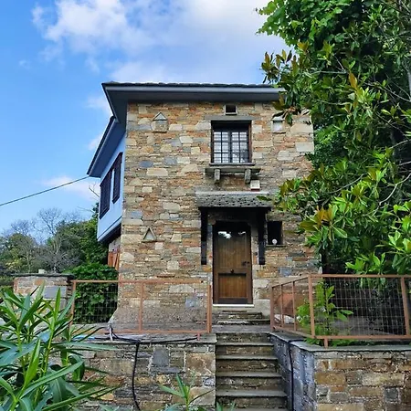 Cozy Blue Stone House With A Great Sea View. * ツァガラダ