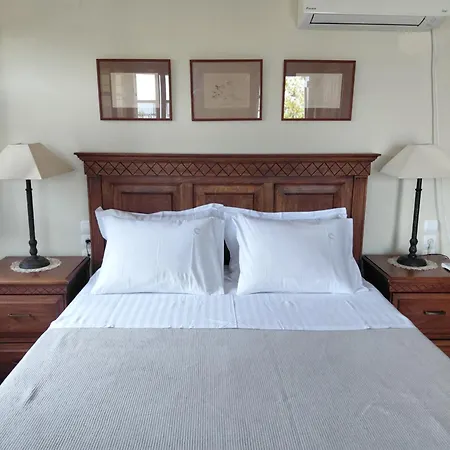 Villa Cozy Blue Stone House With A Great Sea View. Cangaráda