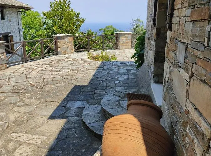 Cozy Blue Stone House With A Great Sea View. Vila *